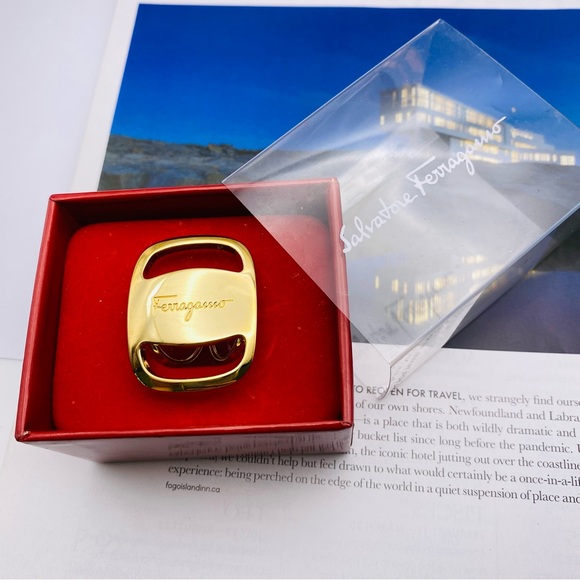 SALVATORE FERRAGAMO Logo Ring Scarf - Picture 3 of 6